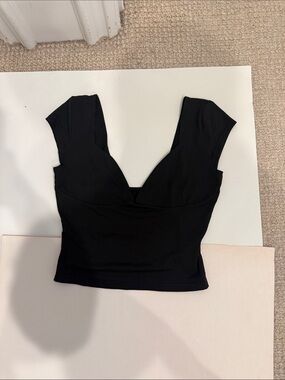 Black V-Neck Cap Sleeve Crop Top - Women